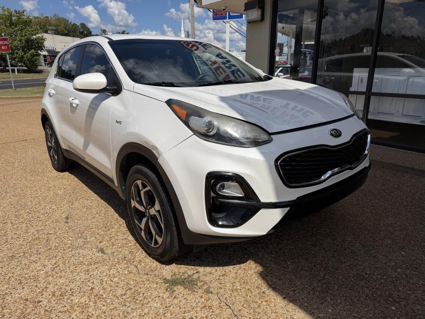2021 WHITE KIA SPORTAGE LX (KNDPMCAC0M7) , located at 922 W. Beacon St., Philadelphia, MS, 39350, (601) 650-3675, 32.770447, -89.127151 - Photo#0