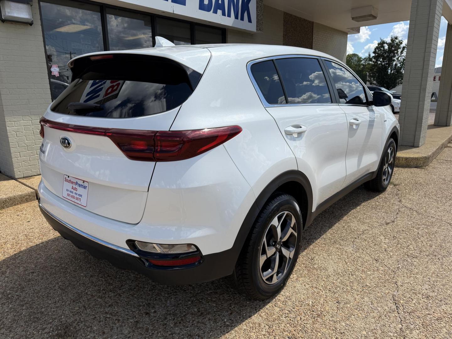 2021 WHITE KIA SPORTAGE LX (KNDPMCAC0M7) , located at 922 W. Beacon St., Philadelphia, MS, 39350, (601) 650-3675, 32.770447, -89.127151 - Photo#5
