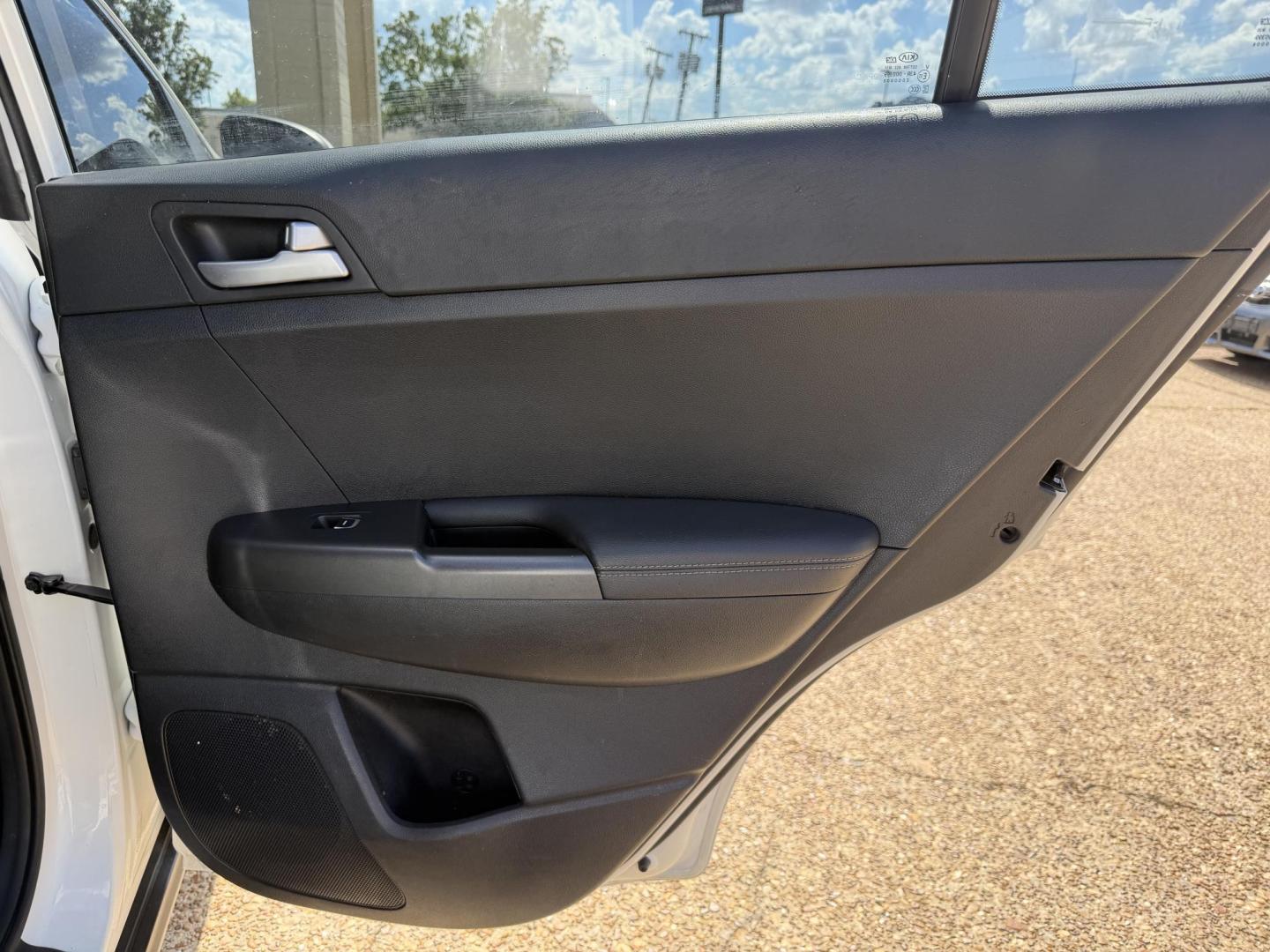 2021 WHITE KIA SPORTAGE LX (KNDPMCAC0M7) , located at 922 W. Beacon St., Philadelphia, MS, 39350, (601) 650-3675, 32.770447, -89.127151 - Photo#15