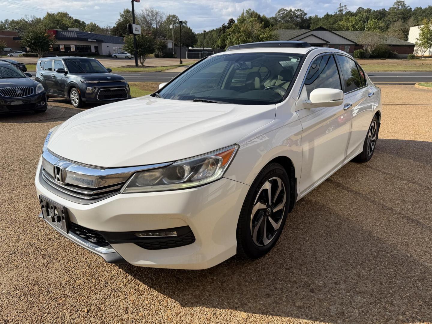2017 WHITE HONDA ACCORD EX-L (1HGCR2F81HA) , located at 922 W. Beacon St., Philadelphia, MS, 39350, (601) 650-3675, 32.770447, -89.127151 - Photo#2