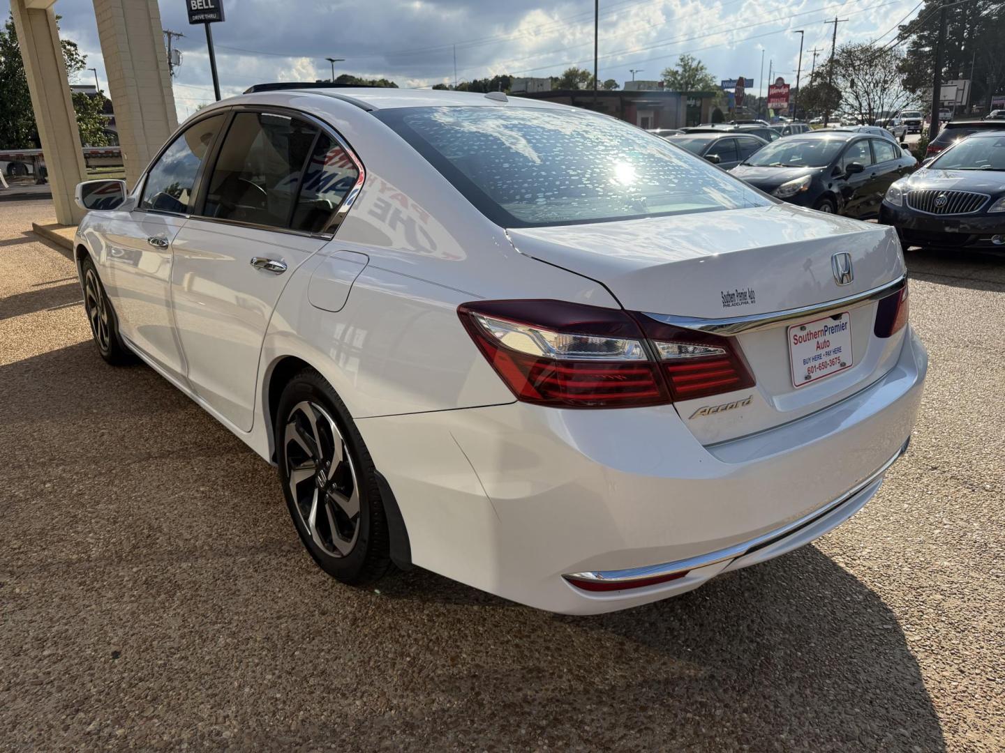 2017 WHITE HONDA ACCORD EX-L (1HGCR2F81HA) , located at 922 W. Beacon St., Philadelphia, MS, 39350, (601) 650-3675, 32.770447, -89.127151 - Photo#3