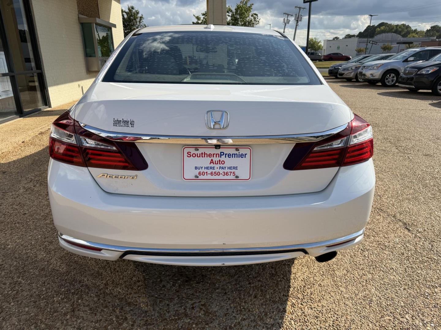 2017 WHITE HONDA ACCORD EX-L (1HGCR2F81HA) , located at 922 W. Beacon St., Philadelphia, MS, 39350, (601) 650-3675, 32.770447, -89.127151 - Photo#4
