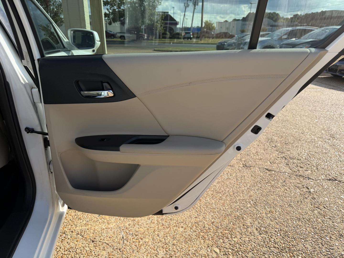 2017 WHITE HONDA ACCORD EX-L (1HGCR2F81HA) , located at 922 W. Beacon St., Philadelphia, MS, 39350, (601) 650-3675, 32.770447, -89.127151 - Photo#14