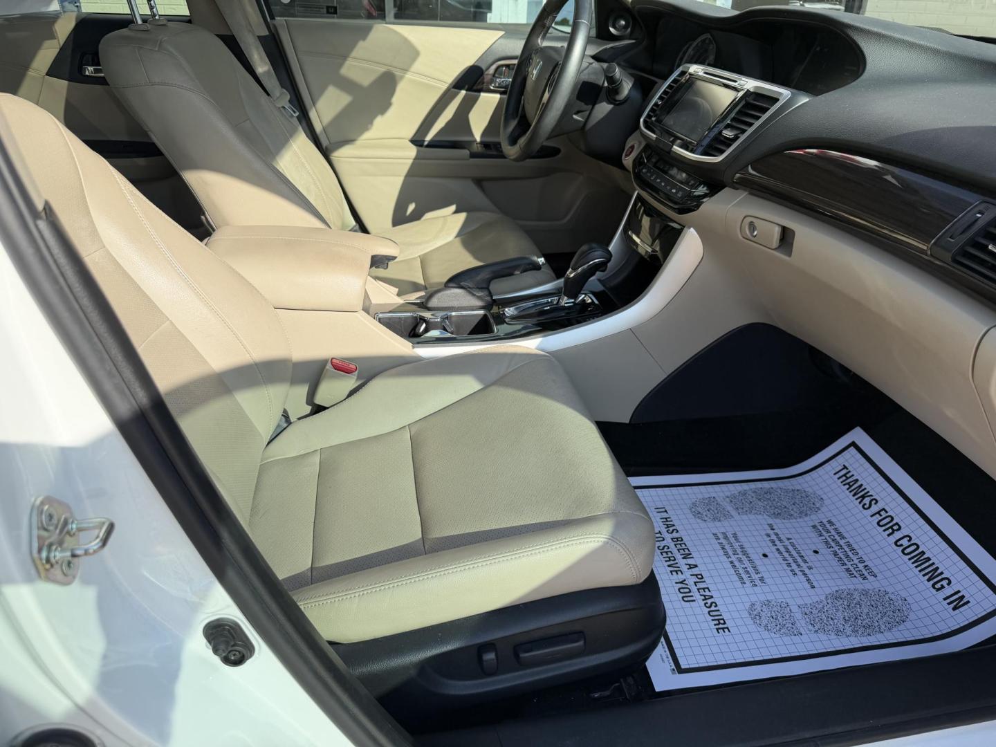 2017 WHITE HONDA ACCORD EX-L (1HGCR2F81HA) , located at 922 W. Beacon St., Philadelphia, MS, 39350, (601) 650-3675, 32.770447, -89.127151 - Photo#10