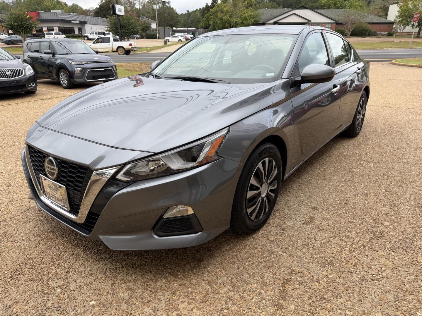 2020 GRAY NISSAN ALTIMA 2.5 S (1N4BL4BV3LC) , located at 922 W. Beacon St., Philadelphia, MS, 39350, (601) 650-3675, 32.770447, -89.127151 - Photo#2