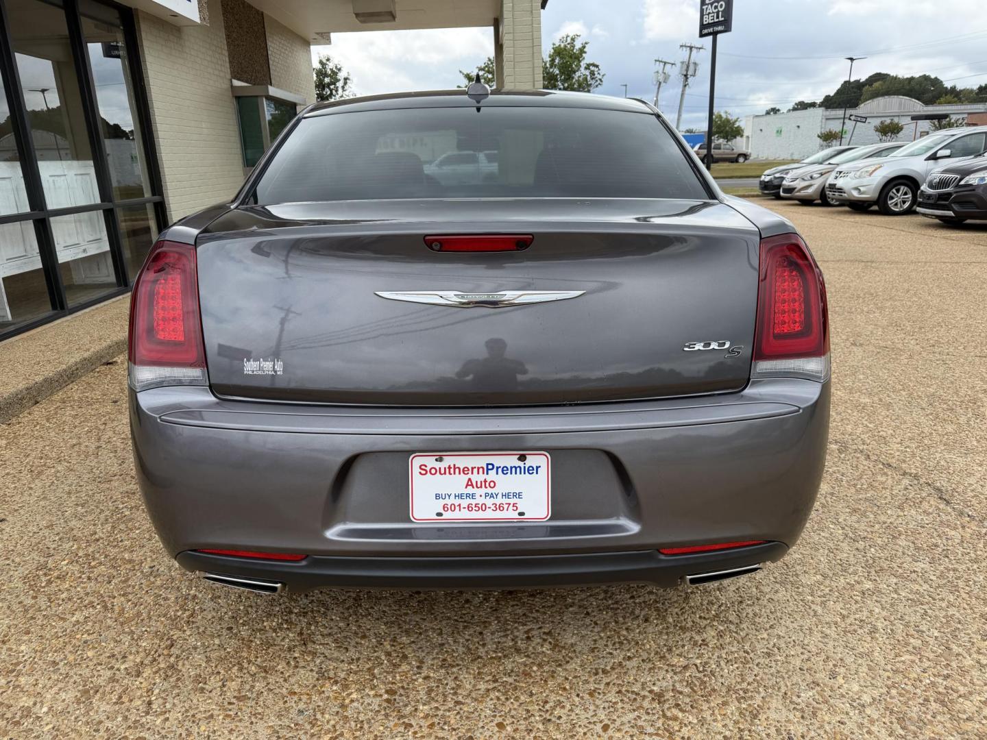 2019 GRAY CHRYSLER 300S (2C3CCABG5KH) , located at 922 W. Beacon St., Philadelphia, MS, 39350, (601) 650-3675, 32.770447, -89.127151 - Photo#4