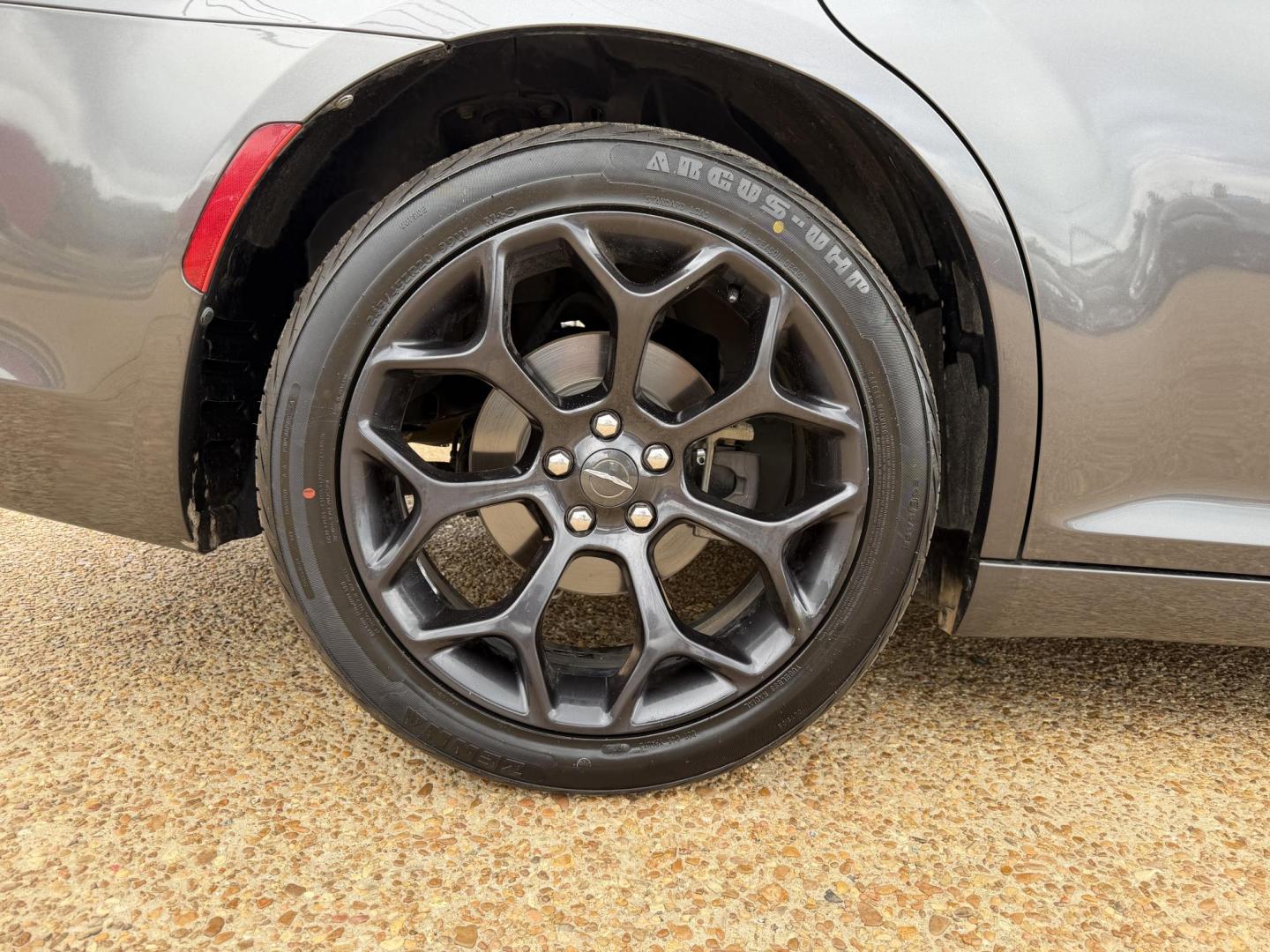 2019 GRAY CHRYSLER 300S (2C3CCABG5KH) , located at 922 W. Beacon St., Philadelphia, MS, 39350, (601) 650-3675, 32.770447, -89.127151 - Photo#7