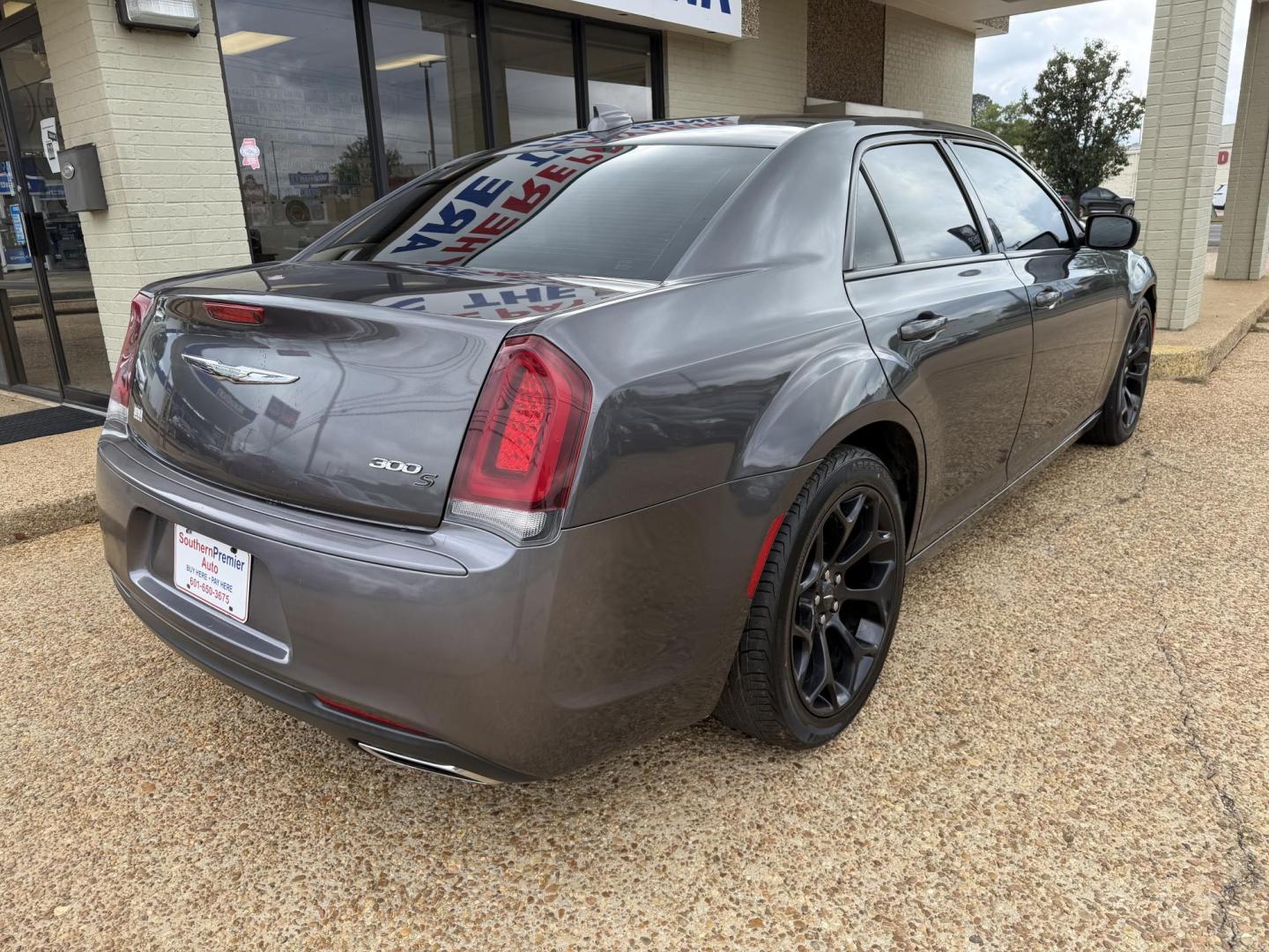 2019 GRAY CHRYSLER 300S (2C3CCABG5KH) , located at 922 W. Beacon St., Philadelphia, MS, 39350, (601) 650-3675, 32.770447, -89.127151 - Photo#5