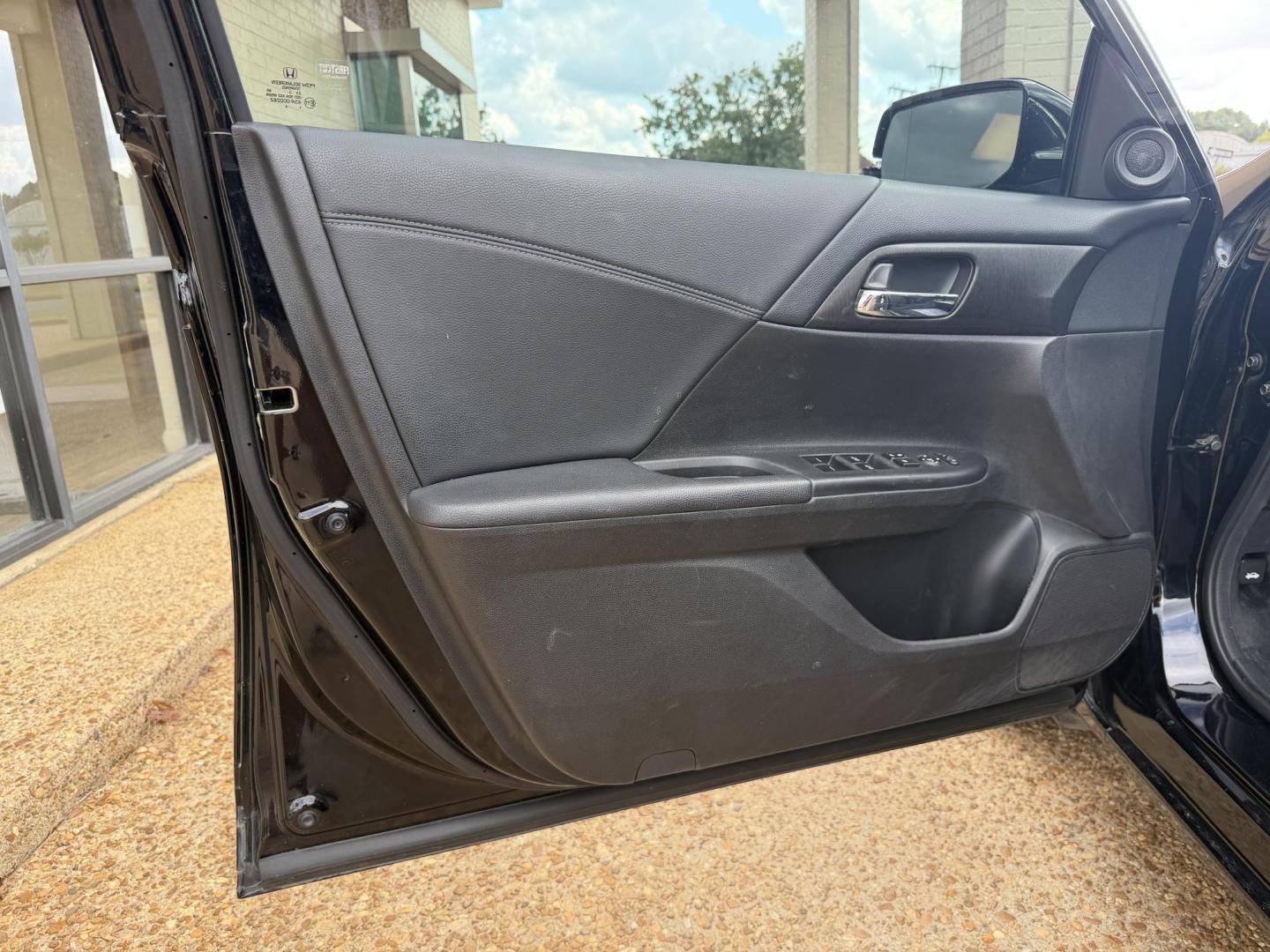 2013 BLACK HONDA ACCORD EX (1HGCR2F71DA) , located at 922 W. Beacon St., Philadelphia, MS, 39350, (601) 650-3675, 32.770447, -89.127151 - Photo#8