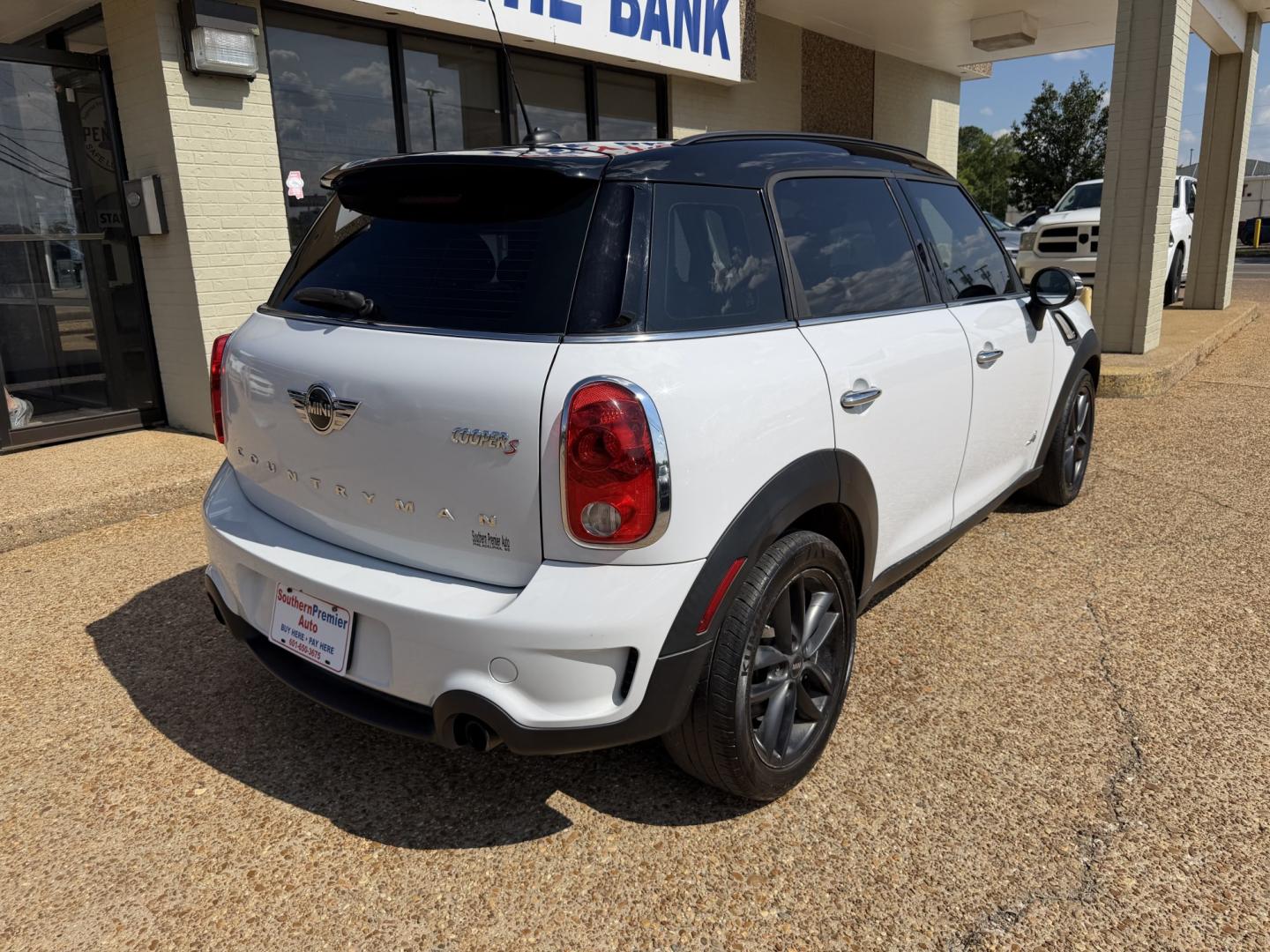 2014 WHITE MINI COUNTRYMAN COOPER S (WMWZC5C57EW) , located at 922 W. Beacon St., Philadelphia, MS, 39350, (601) 650-3675, 32.770447, -89.127151- Photo#5
