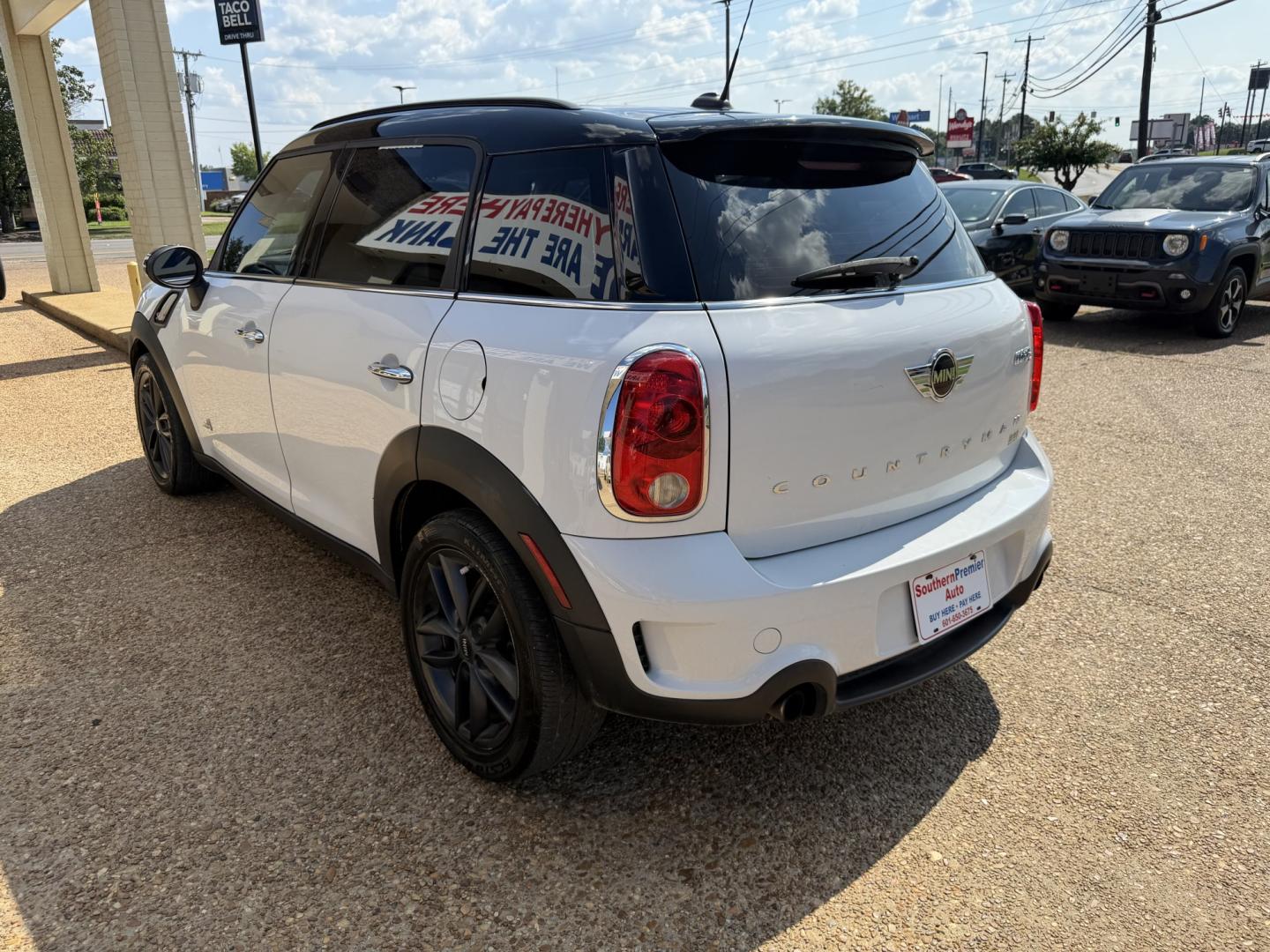 2014 WHITE MINI COUNTRYMAN COOPER S (WMWZC5C57EW) , located at 922 W. Beacon St., Philadelphia, MS, 39350, (601) 650-3675, 32.770447, -89.127151- Photo#3