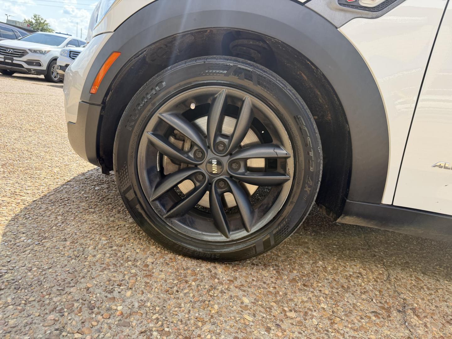 2014 WHITE MINI COUNTRYMAN COOPER S (WMWZC5C57EW) , located at 922 W. Beacon St., Philadelphia, MS, 39350, (601) 650-3675, 32.770447, -89.127151- Photo#7