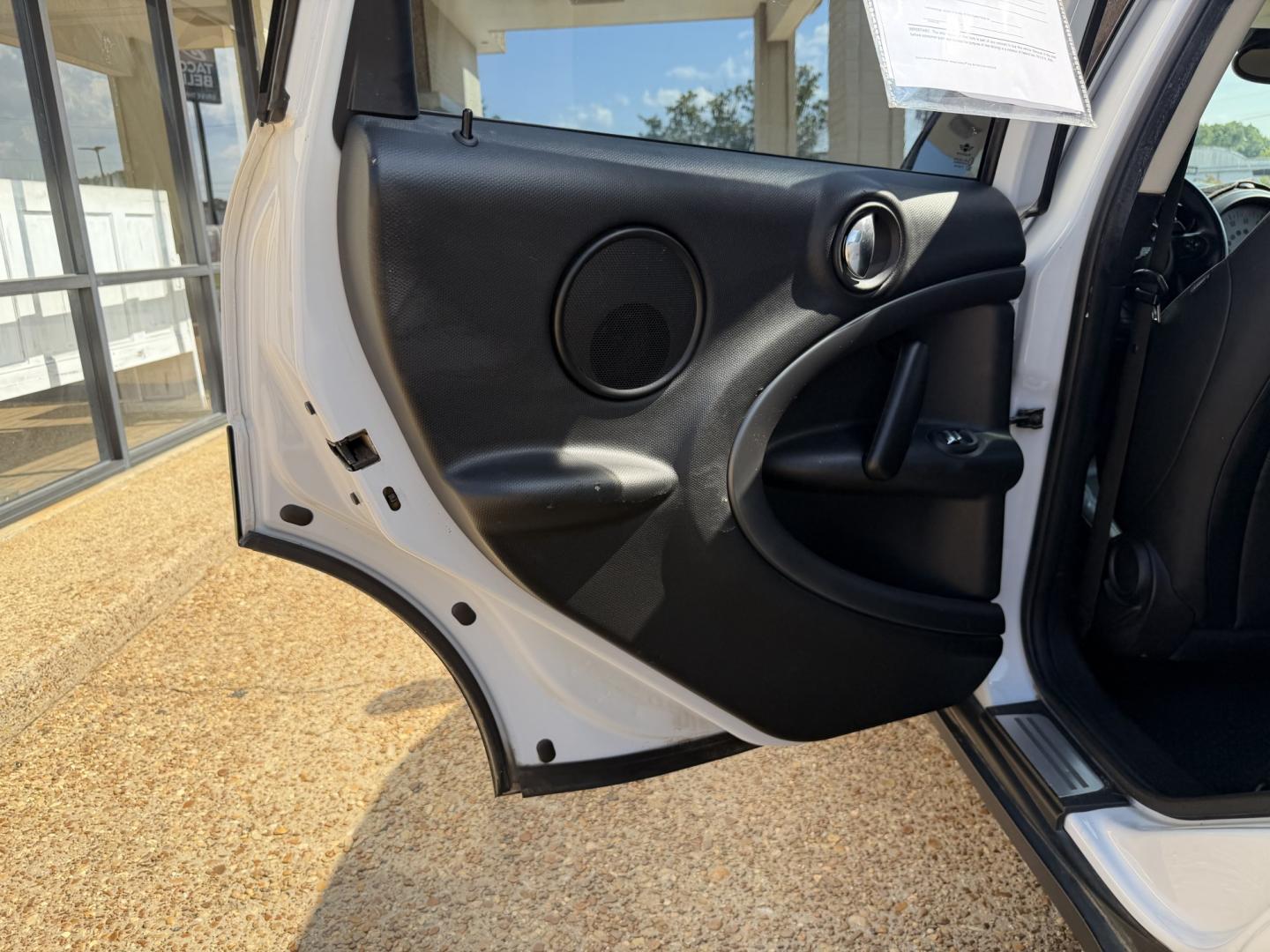 2014 WHITE MINI COUNTRYMAN COOPER S (WMWZC5C57EW) , located at 922 W. Beacon St., Philadelphia, MS, 39350, (601) 650-3675, 32.770447, -89.127151- Photo#12