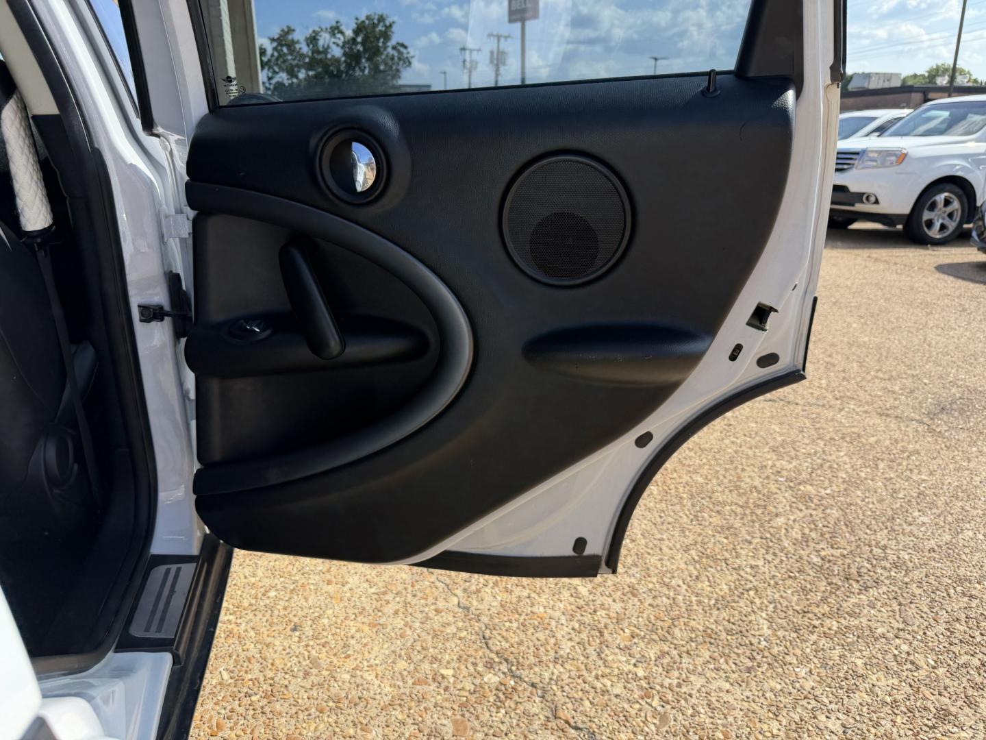 2014 WHITE MINI COUNTRYMAN COOPER S (WMWZC5C57EW) , located at 922 W. Beacon St., Philadelphia, MS, 39350, (601) 650-3675, 32.770447, -89.127151- Photo#15