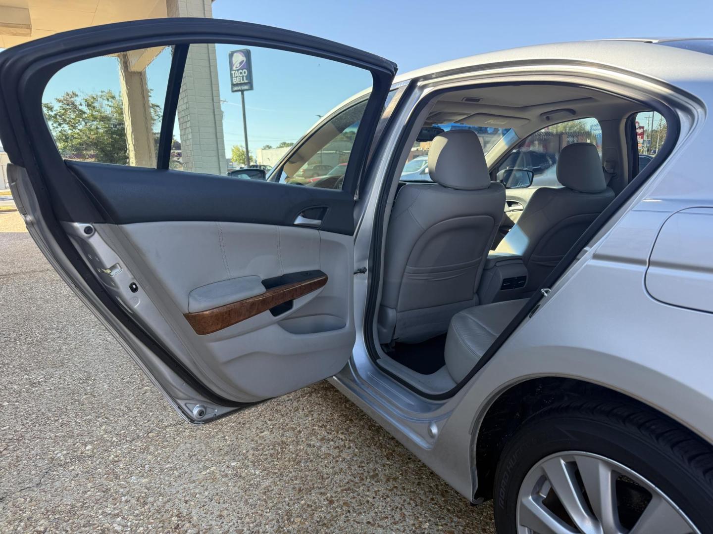 2012 SILVER /TAN/CREAM LEATHER HONDA ACCORD EX-L (1HGCP3F83CA) , located at 922 W. Beacon St., Philadelphia, MS, 39350, (601) 650-3675, 32.770447, -89.127151 - Photo#11