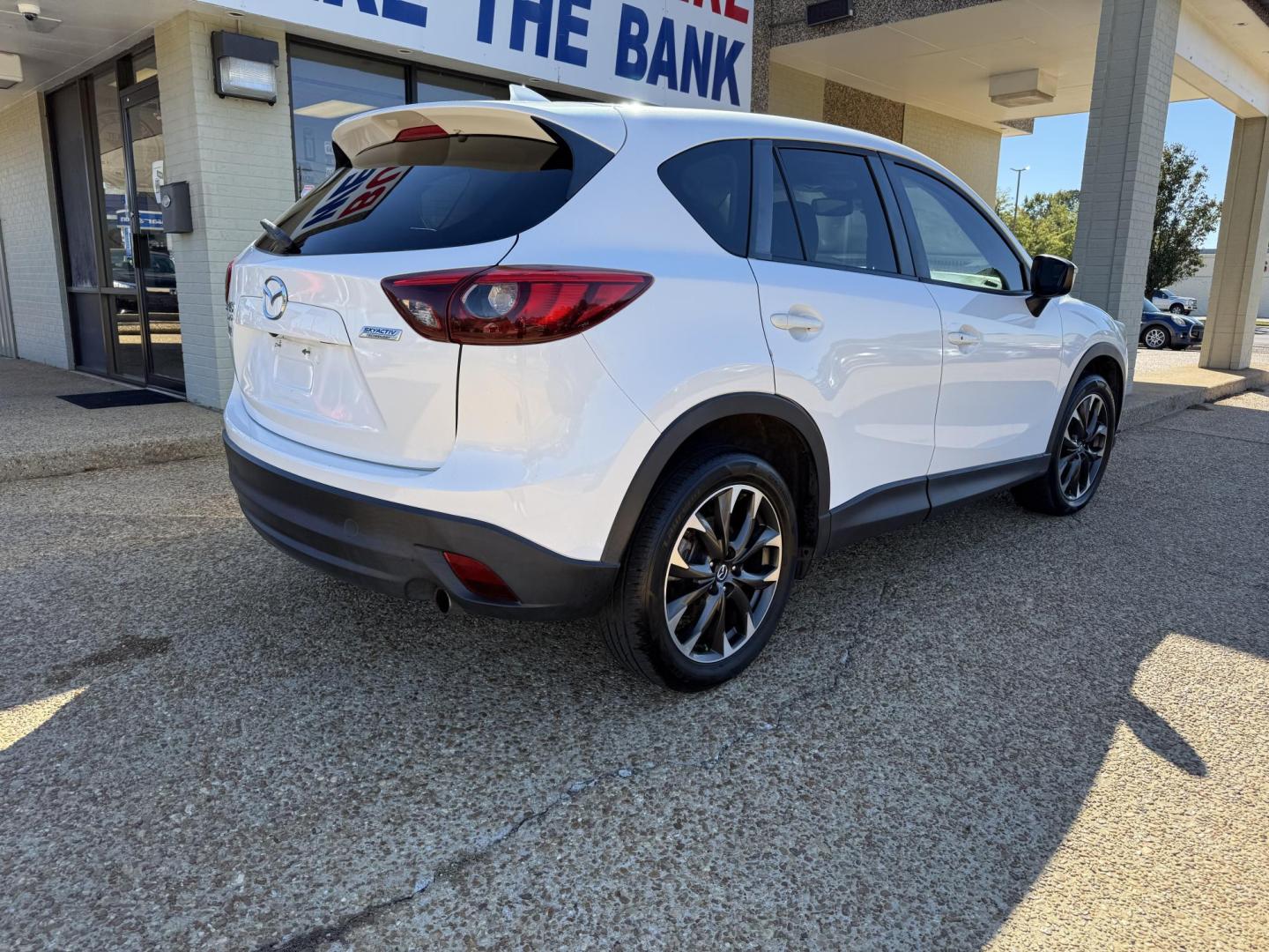 2016 WHITE MAZDA CX-5 GRAND TOURING (JM3KE4DY4G0) , located at 922 W. Beacon St., Philadelphia, MS, 39350, (601) 650-3675, 32.770447, -89.127151 - Photo#10