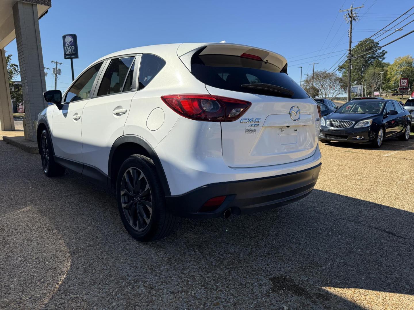 2016 WHITE MAZDA CX-5 GRAND TOURING (JM3KE4DY4G0) , located at 922 W. Beacon St., Philadelphia, MS, 39350, (601) 650-3675, 32.770447, -89.127151 - Photo#5