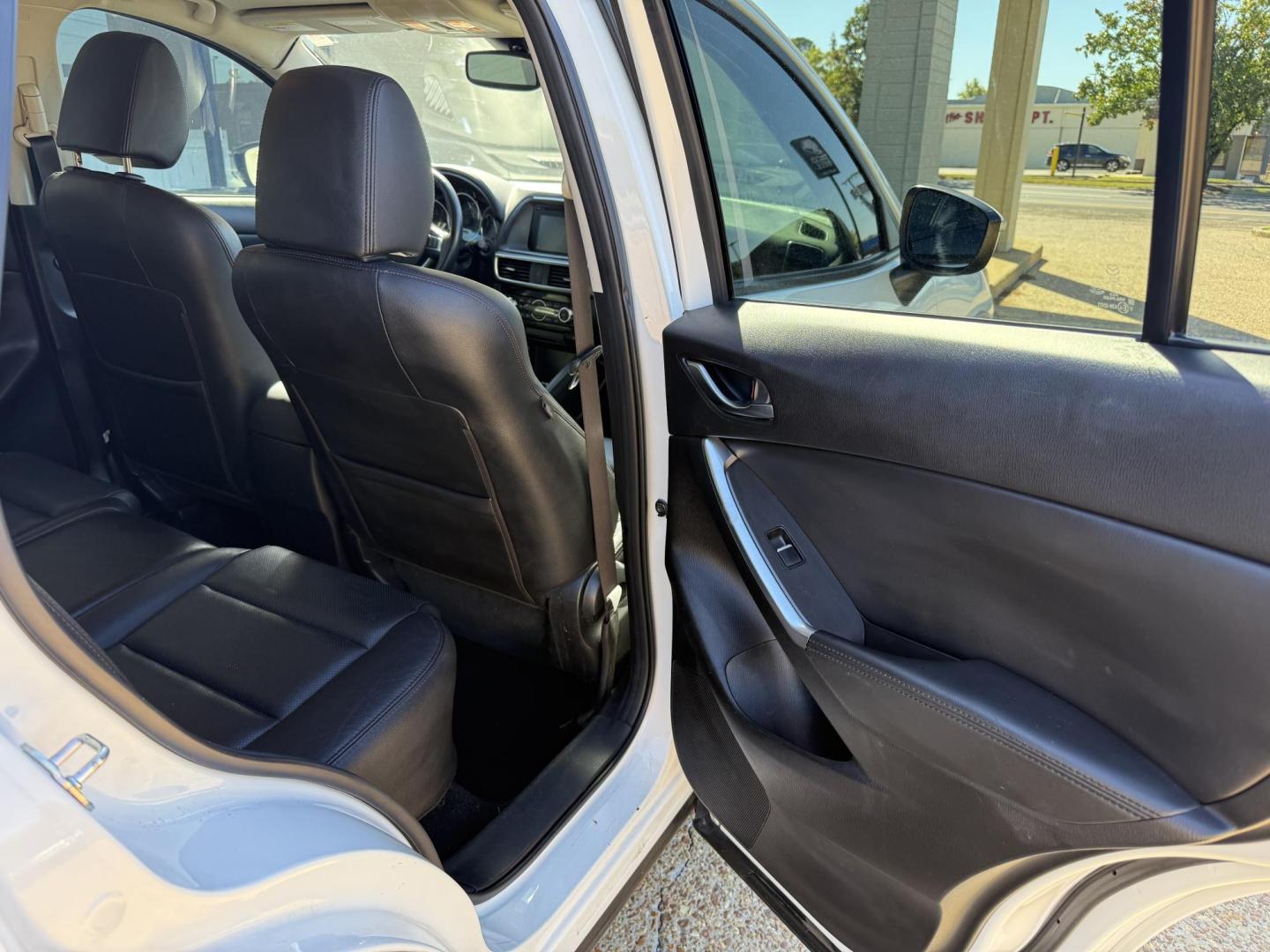 2016 WHITE MAZDA CX-5 GRAND TOURING (JM3KE4DY4G0) , located at 922 W. Beacon St., Philadelphia, MS, 39350, (601) 650-3675, 32.770447, -89.127151 - Photo#30