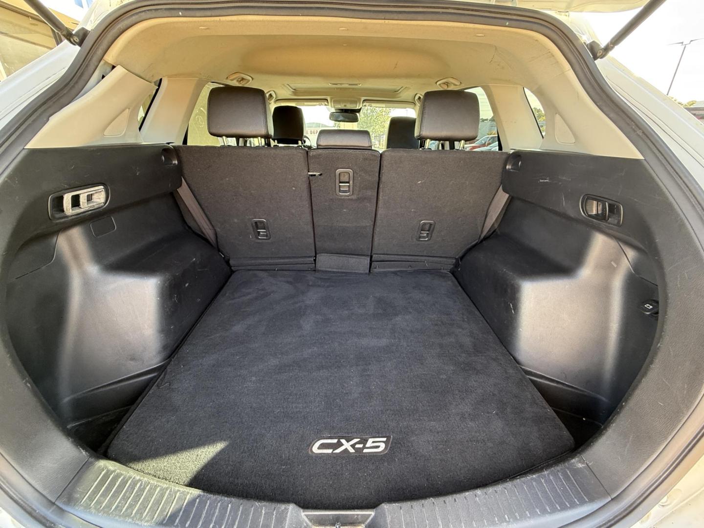 2016 WHITE MAZDA CX-5 GRAND TOURING (JM3KE4DY4G0) , located at 922 W. Beacon St., Philadelphia, MS, 39350, (601) 650-3675, 32.770447, -89.127151 - Photo#12