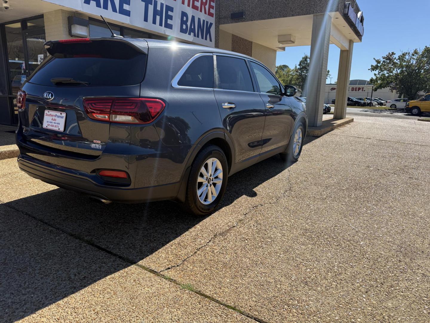 2019 GRAY KIA SORENTO LX (5XYPG4A38KG) , located at 922 W. Beacon St., Philadelphia, MS, 39350, (601) 650-3675, 32.770447, -89.127151 - Photo#4