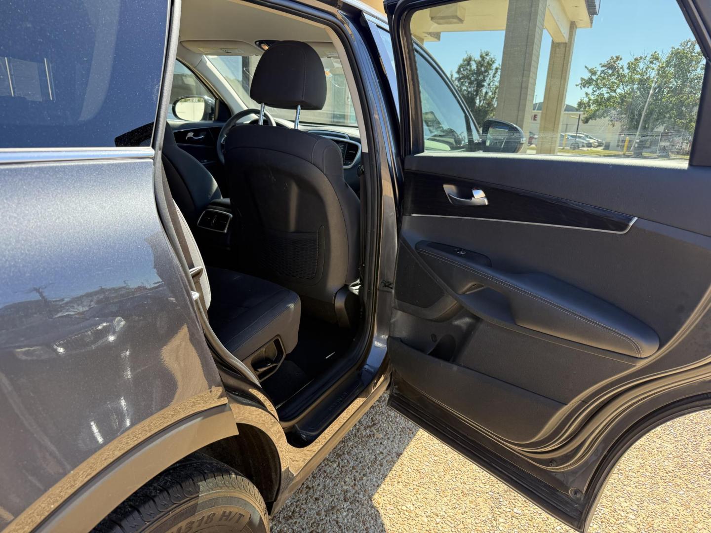 2019 GRAY KIA SORENTO LX (5XYPG4A38KG) , located at 922 W. Beacon St., Philadelphia, MS, 39350, (601) 650-3675, 32.770447, -89.127151 - Photo#24