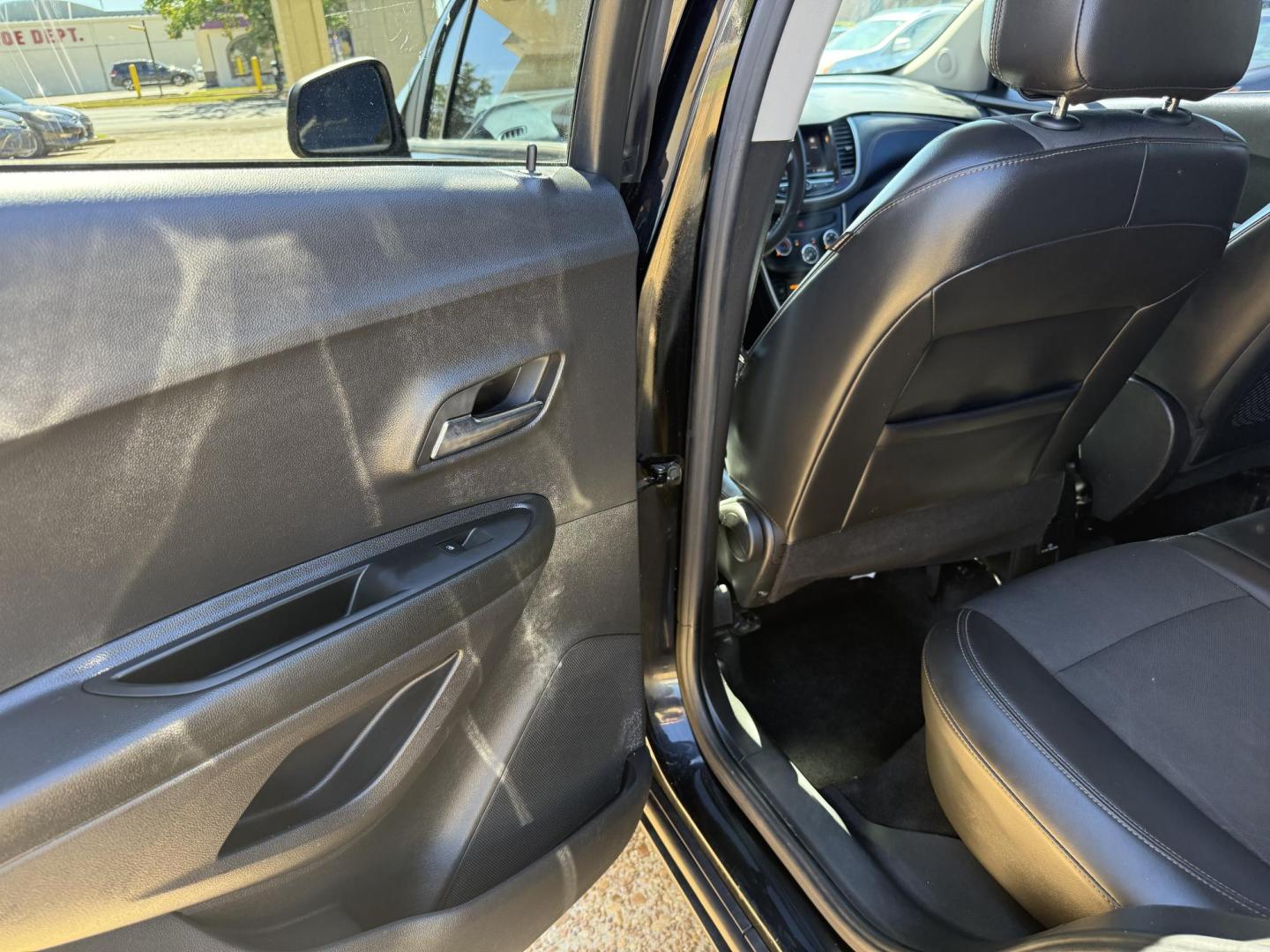 2021 BLACK CHEVROLET TRAX 1LT (KL7CJPSM5MB) , located at 922 W. Beacon St., Philadelphia, MS, 39350, (601) 650-3675, 32.770447, -89.127151 - Photo#16