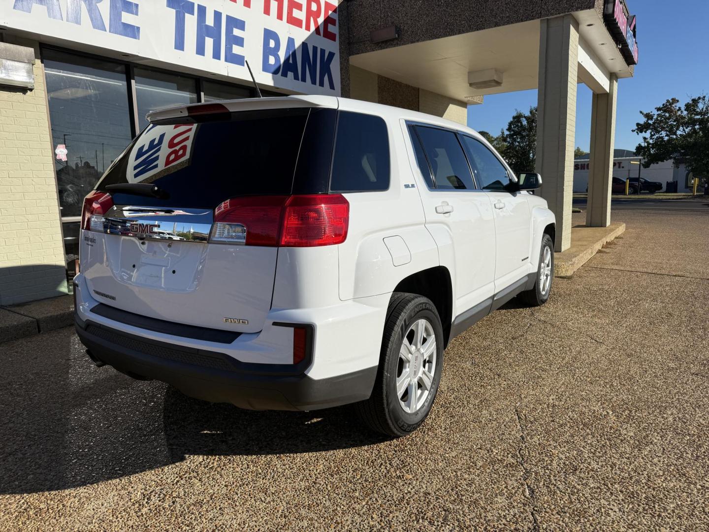 2016 WHITE GMC TERRAIN SLE1 (2GKFLSEK5G6) , located at 922 W. Beacon St., Philadelphia, MS, 39350, (601) 650-3675, 32.770447, -89.127151 - Photo#6