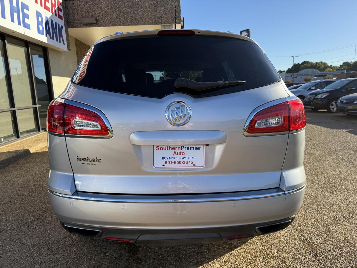 2014 SILVER BUICK ENCLAVE CONVENIENCE (5GAKRBKDXEJ) , located at 922 W. Beacon St., Philadelphia, MS, 39350, (601) 650-3675, 32.770447, -89.127151 - Photo#4