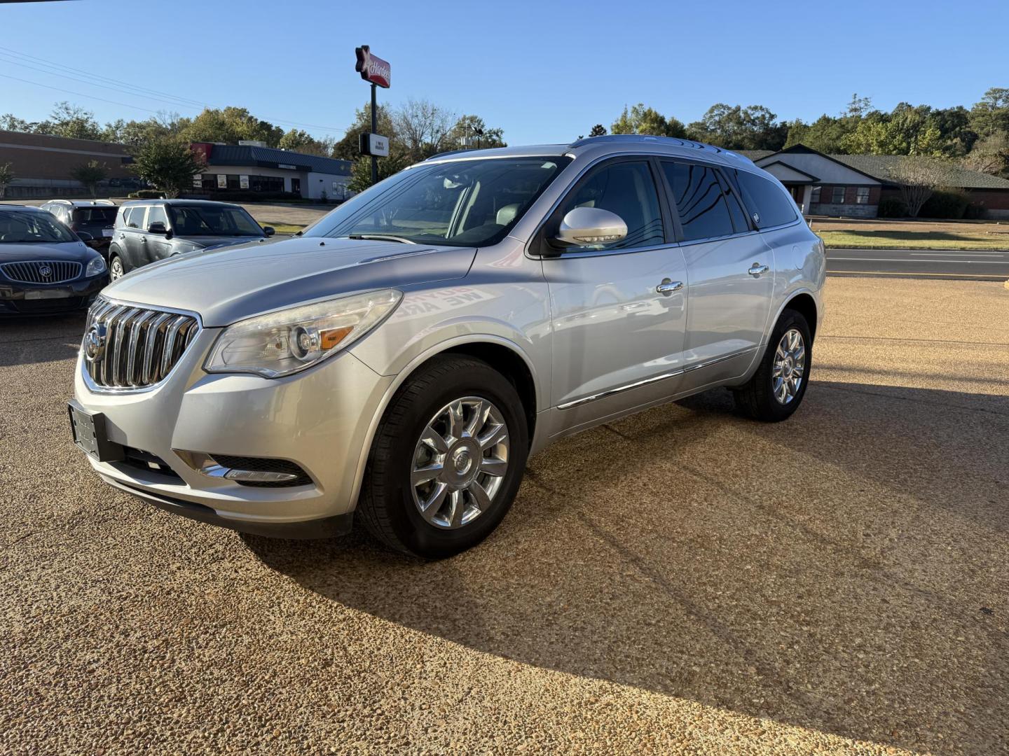 2014 SILVER BUICK ENCLAVE CONVENIENCE (5GAKRBKDXEJ) , located at 922 W. Beacon St., Philadelphia, MS, 39350, (601) 650-3675, 32.770447, -89.127151 - Photo#2