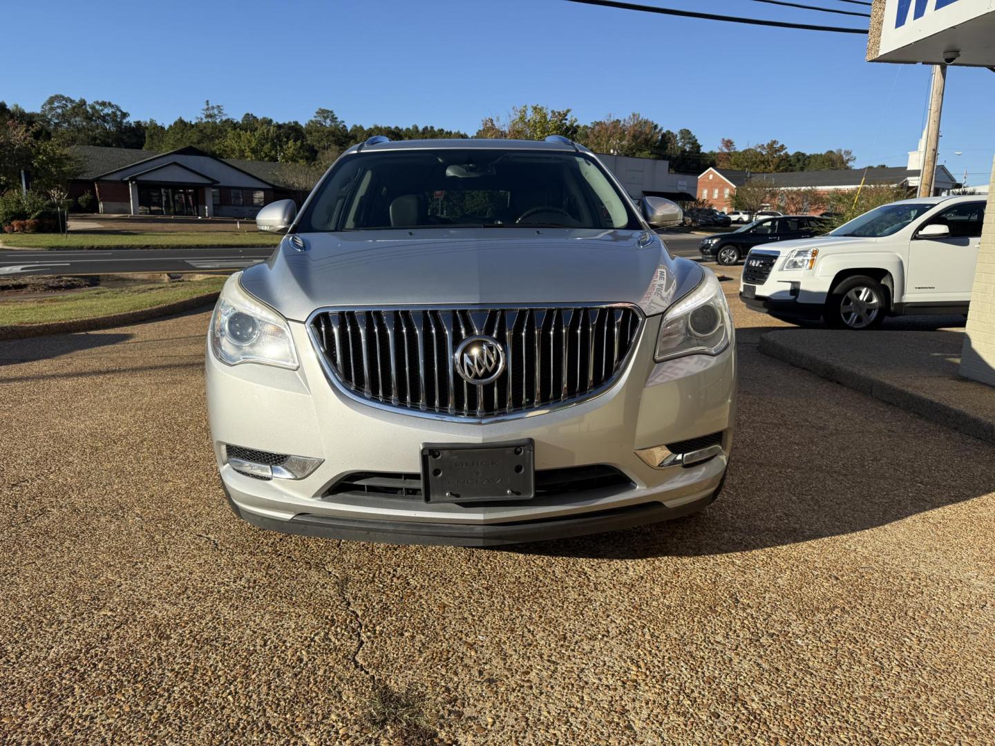 2014 SILVER BUICK ENCLAVE CONVENIENCE (5GAKRBKDXEJ) , located at 922 W. Beacon St., Philadelphia, MS, 39350, (601) 650-3675, 32.770447, -89.127151 - Photo#1