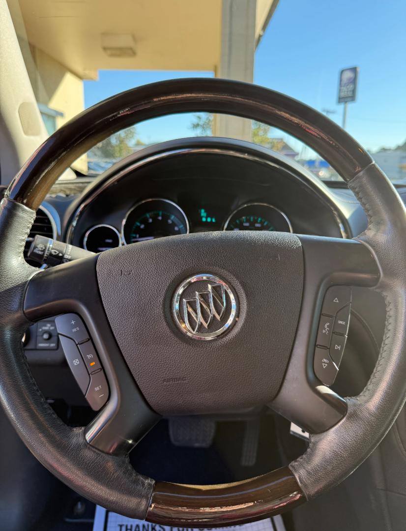 2014 SILVER BUICK ENCLAVE CONVENIENCE (5GAKRBKDXEJ) , located at 922 W. Beacon St., Philadelphia, MS, 39350, (601) 650-3675, 32.770447, -89.127151 - Photo#7