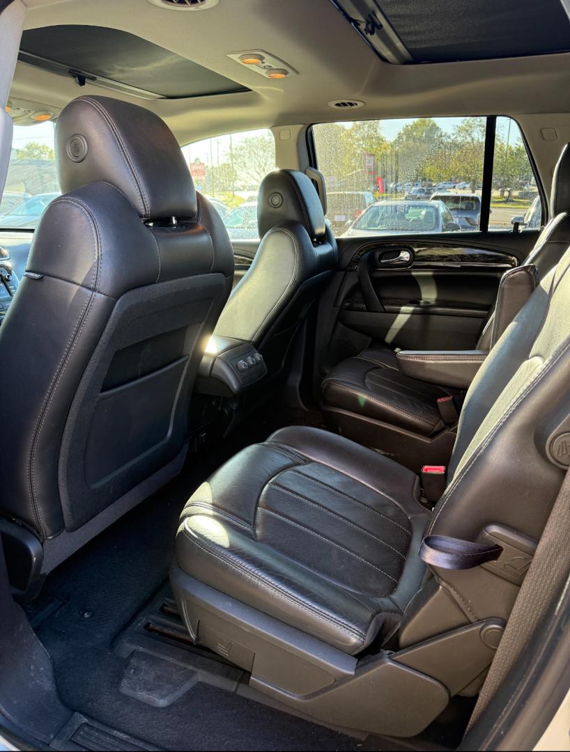 2014 SILVER BUICK ENCLAVE CONVENIENCE (5GAKRBKDXEJ) , located at 922 W. Beacon St., Philadelphia, MS, 39350, (601) 650-3675, 32.770447, -89.127151 - Photo#10