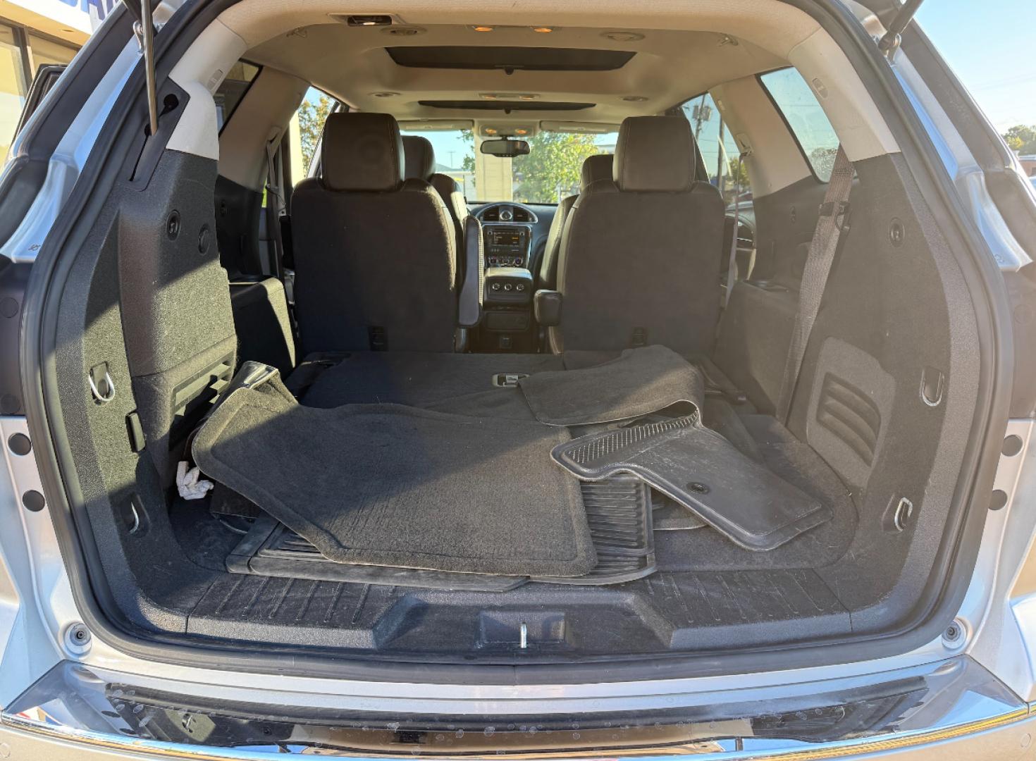 2014 SILVER BUICK ENCLAVE CONVENIENCE (5GAKRBKDXEJ) , located at 922 W. Beacon St., Philadelphia, MS, 39350, (601) 650-3675, 32.770447, -89.127151 - Photo#14