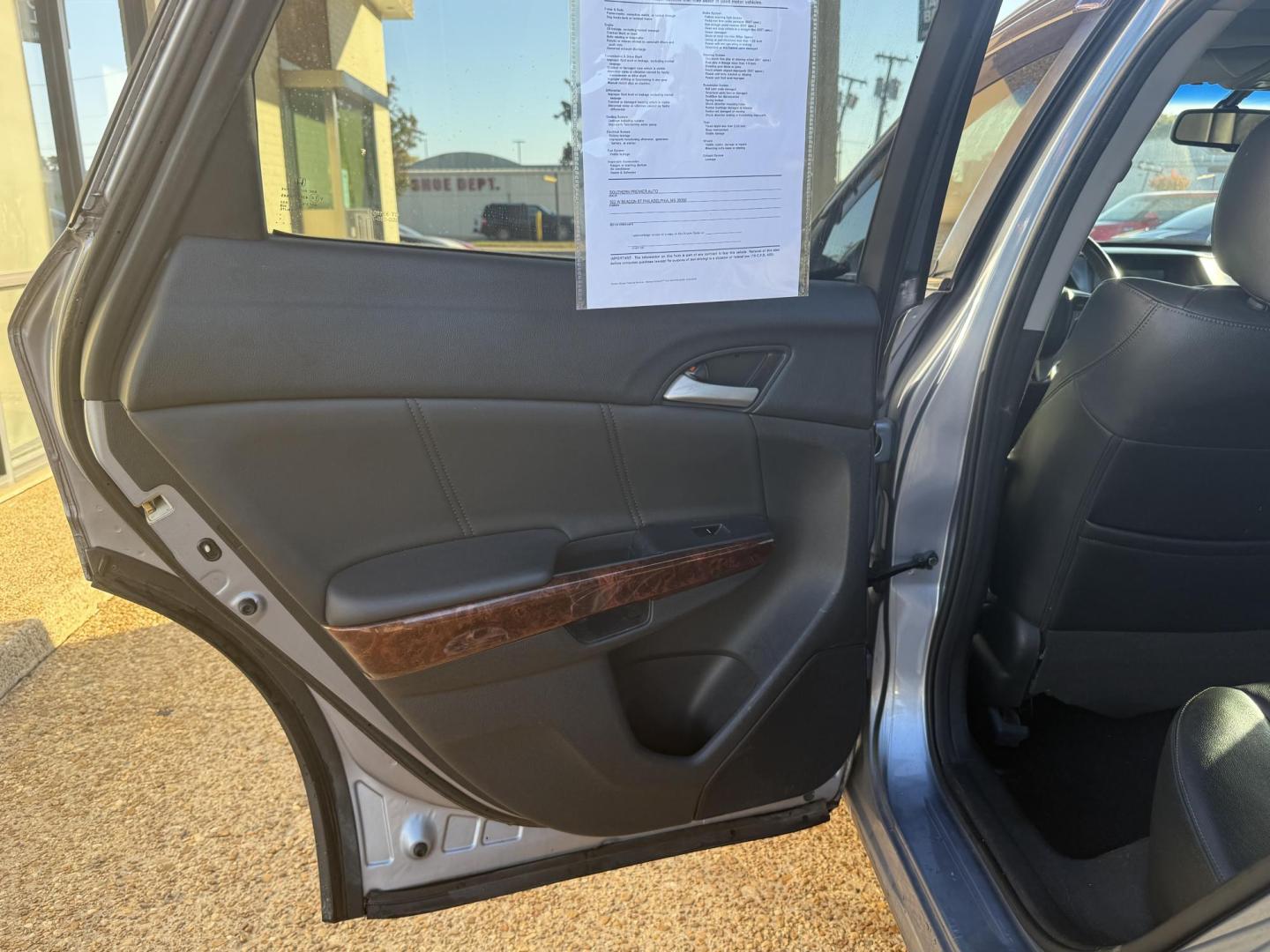 2010 SILVER HONDA ACCORD CROSTOUR EX-L (5J6TF1H5XAL) , located at 922 W. Beacon St., Philadelphia, MS, 39350, (601) 650-3675, 32.770447, -89.127151 - Photo#11