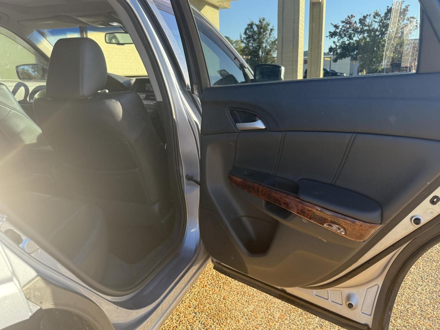 2010 SILVER HONDA ACCORD CROSTOUR EX-L (5J6TF1H5XAL) , located at 922 W. Beacon St., Philadelphia, MS, 39350, (601) 650-3675, 32.770447, -89.127151 - Photo#13