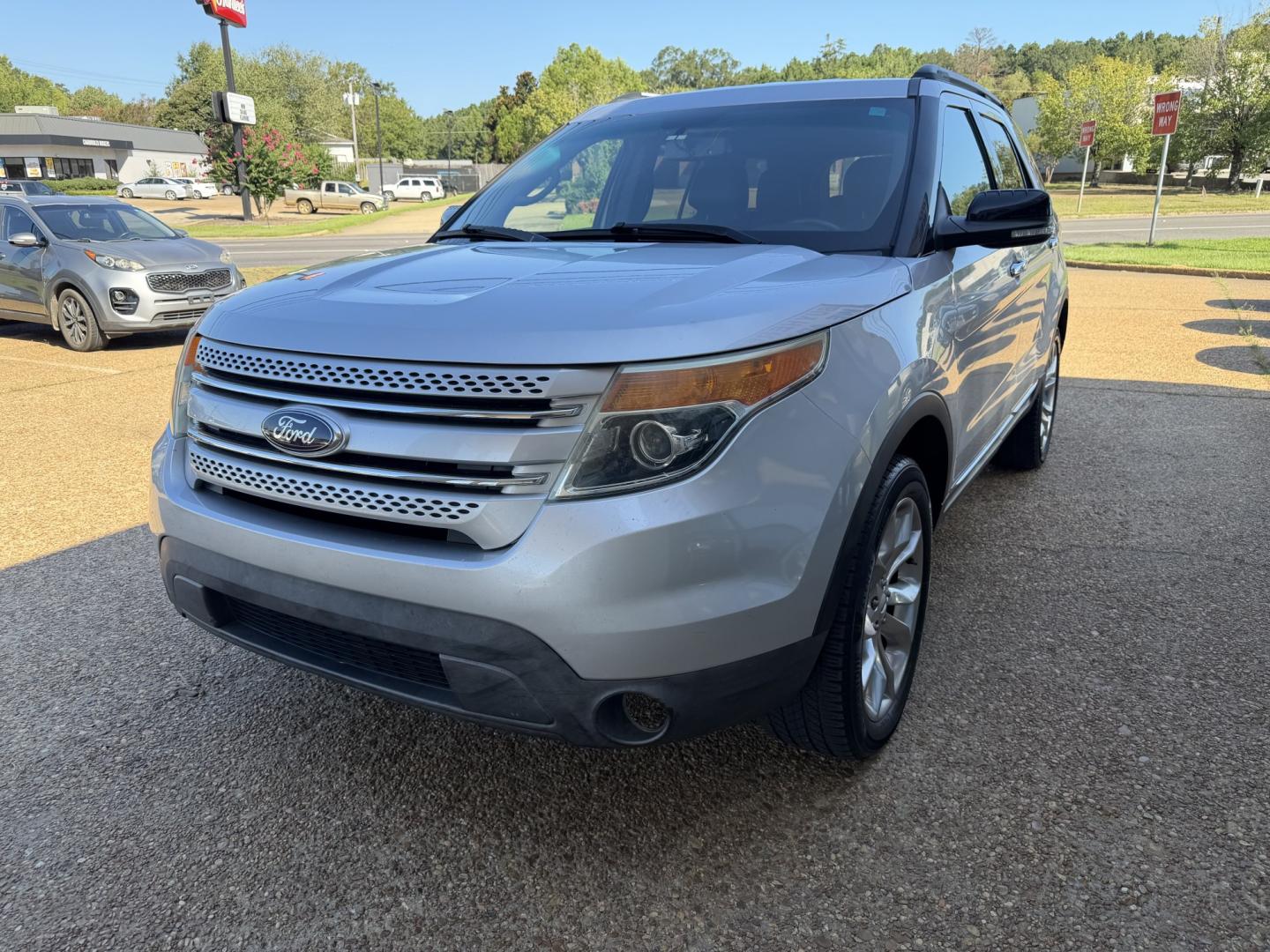 2015 SILVER FORD EXPLORER XLT (1FM5K8D83FG) , located at 922 W. Beacon St., Philadelphia, MS, 39350, (601) 650-3675, 32.770447, -89.127151- Photo#2