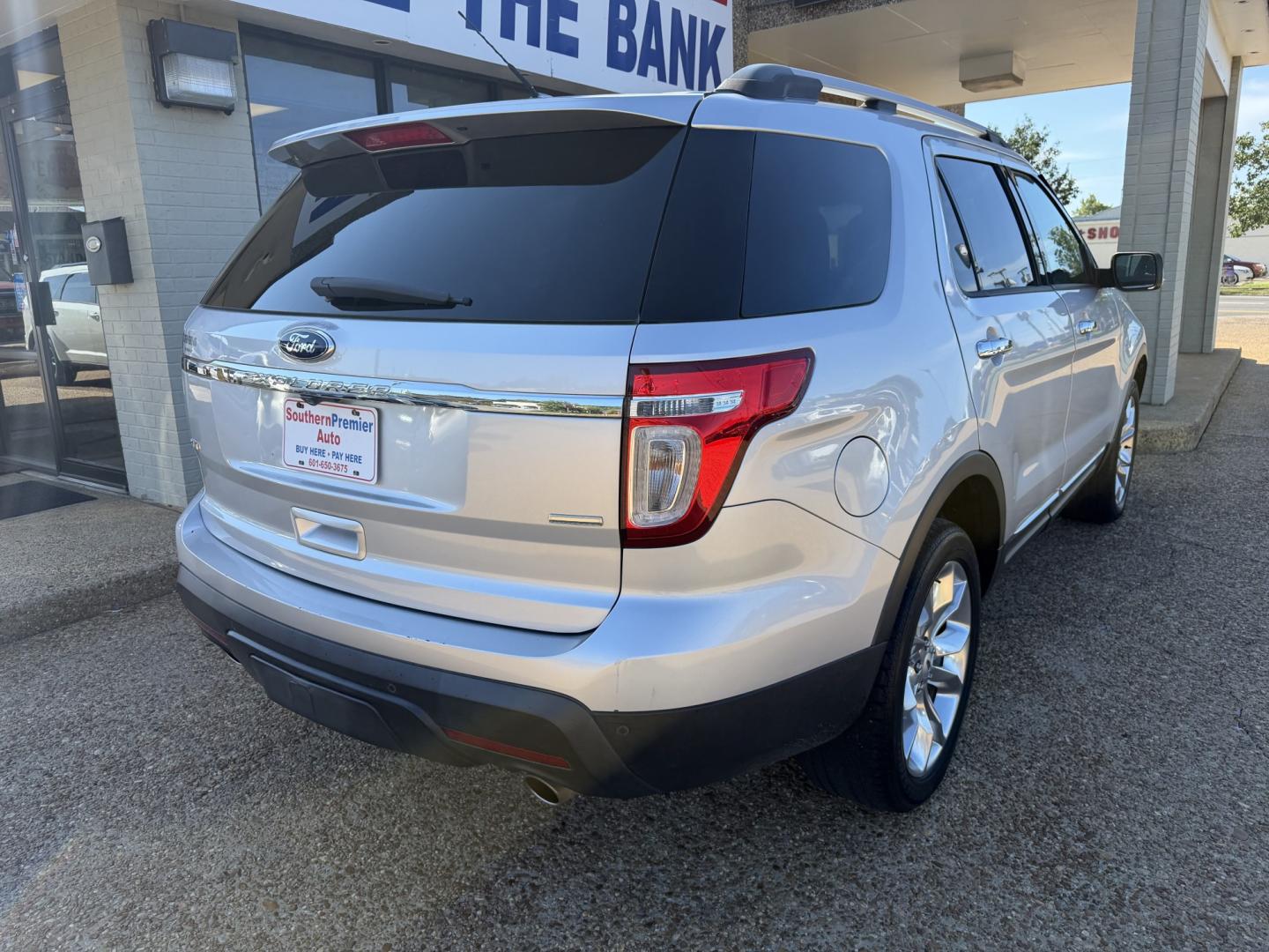 2015 SILVER FORD EXPLORER XLT (1FM5K8D83FG) , located at 922 W. Beacon St., Philadelphia, MS, 39350, (601) 650-3675, 32.770447, -89.127151- Photo#5