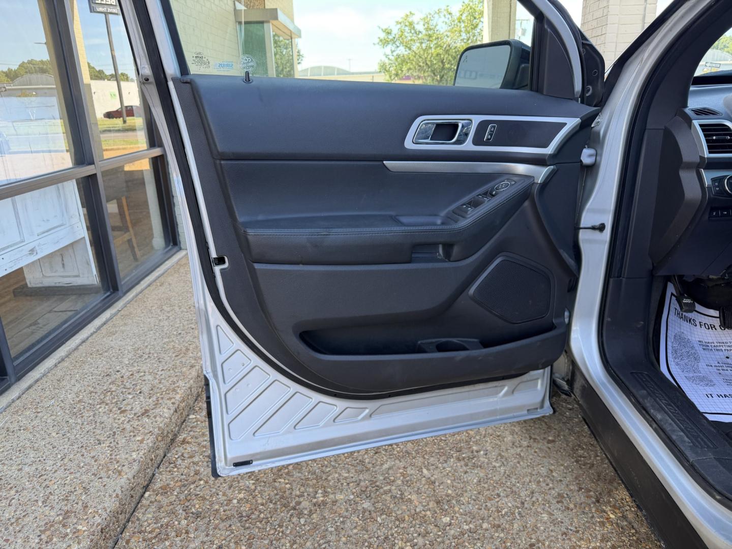 2015 SILVER FORD EXPLORER XLT (1FM5K8D83FG) , located at 922 W. Beacon St., Philadelphia, MS, 39350, (601) 650-3675, 32.770447, -89.127151- Photo#8