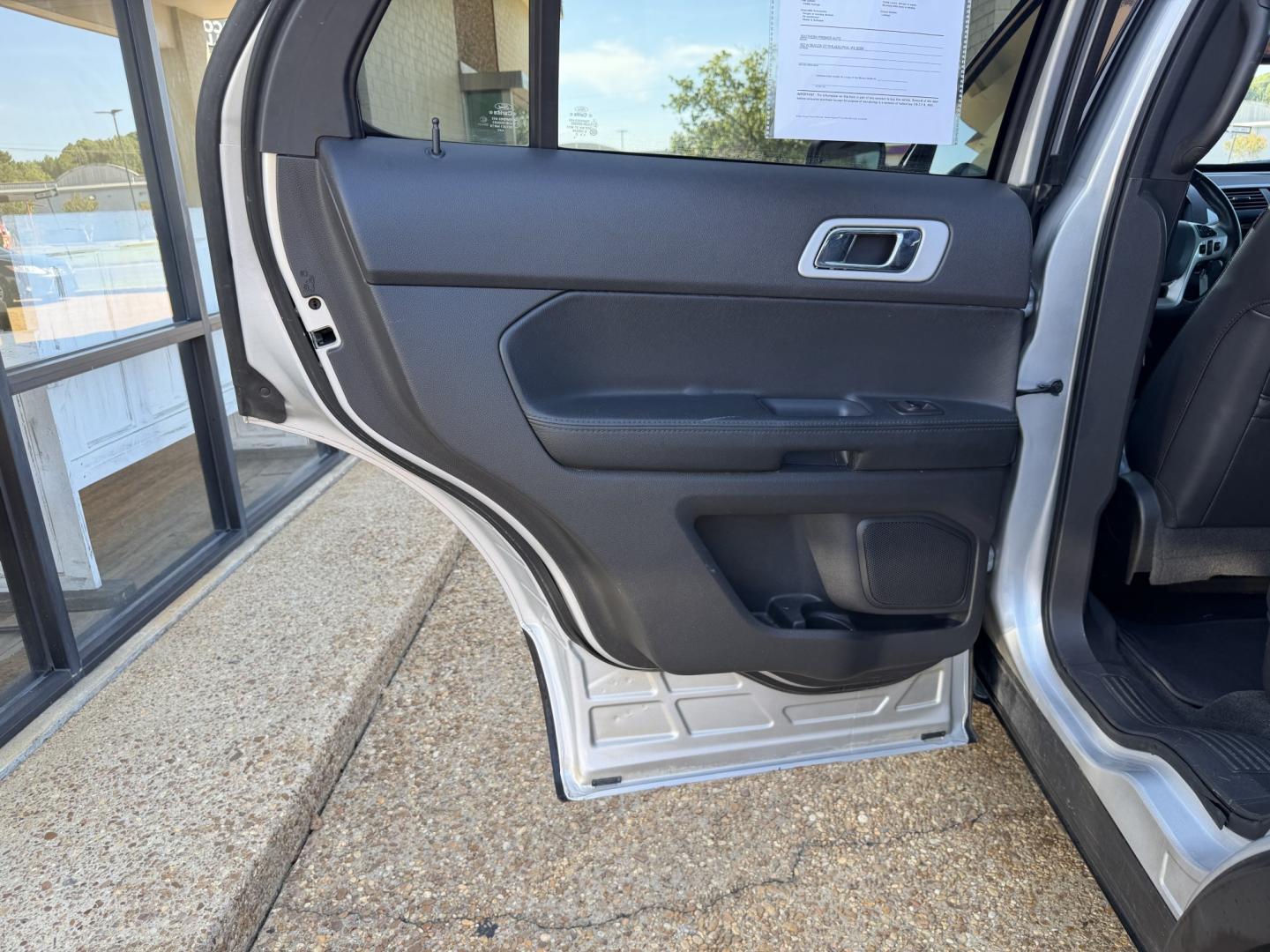 2015 SILVER FORD EXPLORER XLT (1FM5K8D83FG) , located at 922 W. Beacon St., Philadelphia, MS, 39350, (601) 650-3675, 32.770447, -89.127151- Photo#12