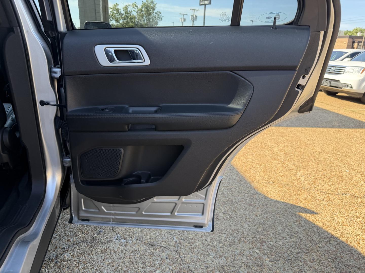 2015 SILVER FORD EXPLORER XLT (1FM5K8D83FG) , located at 922 W. Beacon St., Philadelphia, MS, 39350, (601) 650-3675, 32.770447, -89.127151- Photo#15