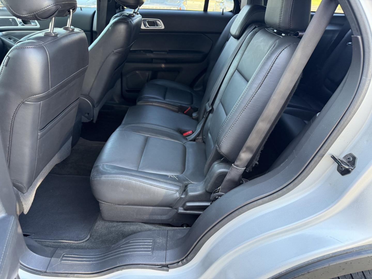 2015 SILVER FORD EXPLORER XLT (1FM5K8D83FG) , located at 922 W. Beacon St., Philadelphia, MS, 39350, (601) 650-3675, 32.770447, -89.127151- Photo#13