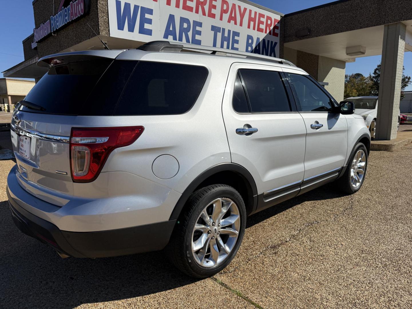 2015 SILVER FORD EXPLORER XLT (1FM5K8D83FG) , located at 922 W. Beacon St., Philadelphia, MS, 39350, (601) 650-3675, 32.770447, -89.127151 - Photo#5