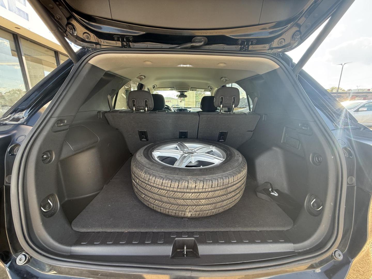 2020 GRAY CHEVROLET EQUINOX LT (1LT) (2GNAXKEV6L6) , located at 922 W. Beacon St., Philadelphia, MS, 39350, (601) 650-3675, 32.770447, -89.127151 - Photo#14