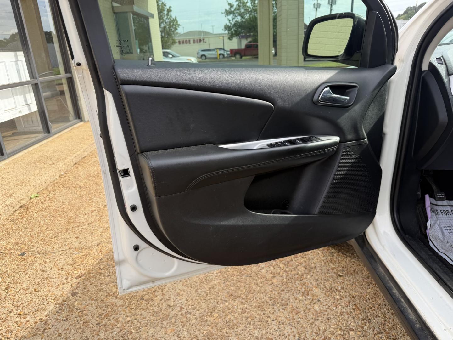 2018 WHITE /Black DODGE JOURNEY SXT (3C4PDCBG4JT) with an 3.6L V6 DOHC 24V engine, 6-Speed Automatic transmission, located at 922 W. Beacon St., Philadelphia, MS, 39350, (601) 650-3675, 32.770447, -89.127151 - Dodge 2018 Dodge Journey VIN 3C4PDCBG4JT511830 Style/Body SPORT UTILITY 4-DR Engine 3.6L V6 DOHC 24V 3rd row seating - Photo#8