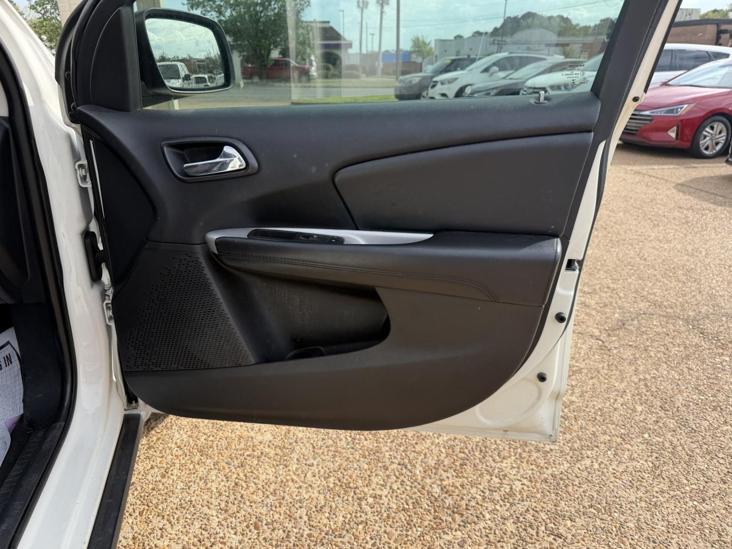 2018 WHITE /Black DODGE JOURNEY SXT (3C4PDCBG4JT) with an 3.6L V6 DOHC 24V engine, 6-Speed Automatic transmission, located at 922 W. Beacon St., Philadelphia, MS, 39350, (601) 650-3675, 32.770447, -89.127151 - Dodge 2018 Dodge Journey VIN 3C4PDCBG4JT511830 Style/Body SPORT UTILITY 4-DR Engine 3.6L V6 DOHC 24V 3rd row seating - Photo#11