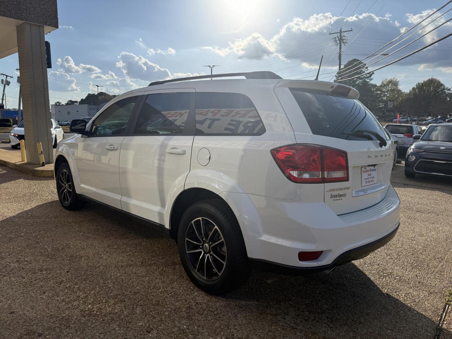 2018 WHITE DODGE JOURNEY SXT (3C4PDCBG4JT) , located at 922 W. Beacon St., Philadelphia, MS, 39350, (601) 650-3675, 32.770447, -89.127151 - Photo#4