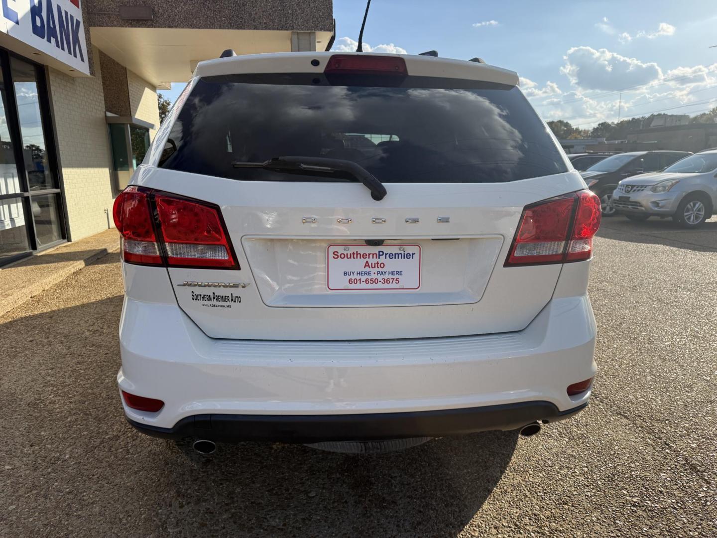 2018 WHITE DODGE JOURNEY SXT (3C4PDCBG4JT) , located at 922 W. Beacon St., Philadelphia, MS, 39350, (601) 650-3675, 32.770447, -89.127151 - Photo#5