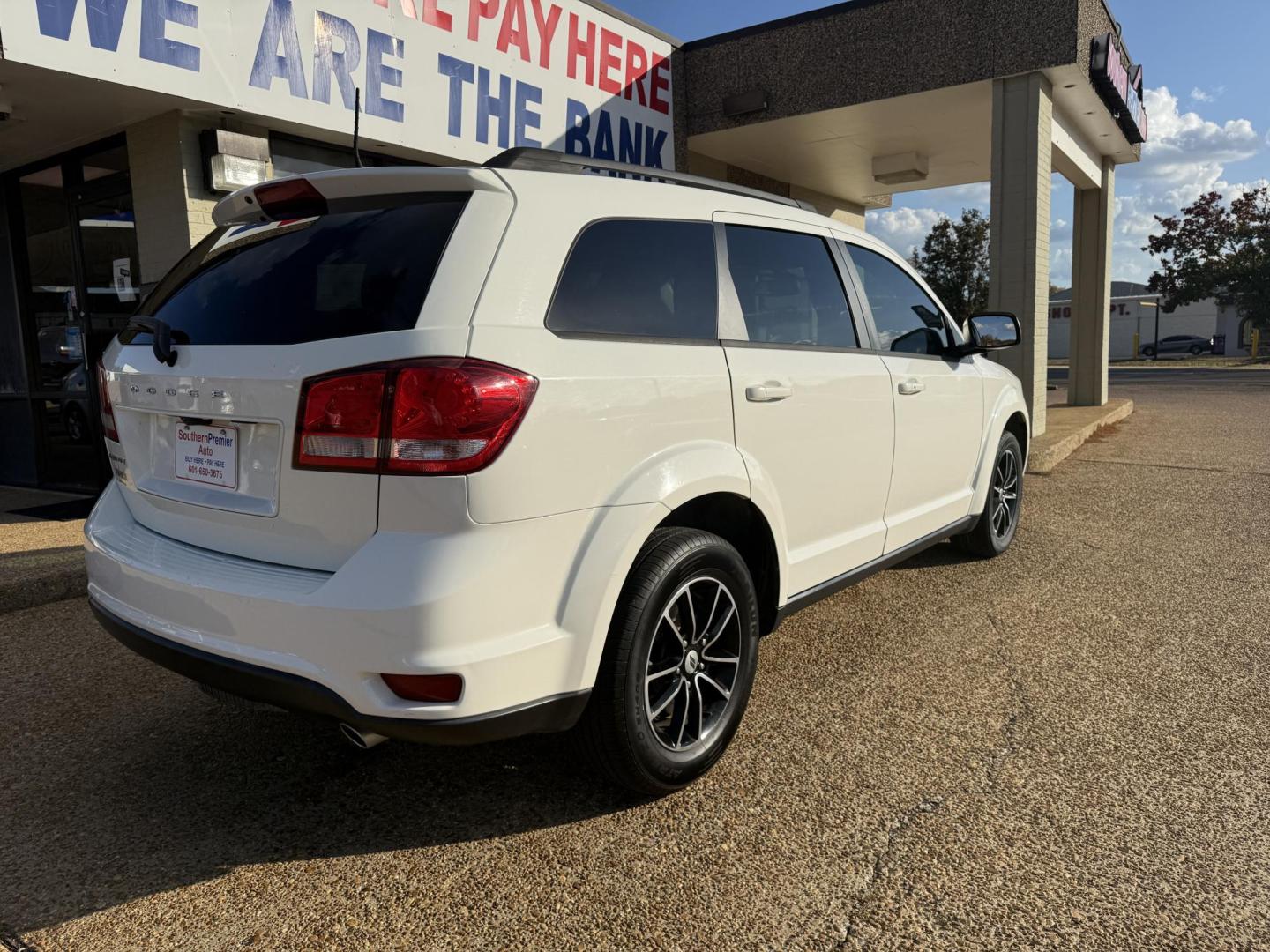 2018 WHITE DODGE JOURNEY SXT (3C4PDCBG4JT) , located at 922 W. Beacon St., Philadelphia, MS, 39350, (601) 650-3675, 32.770447, -89.127151 - Photo#6