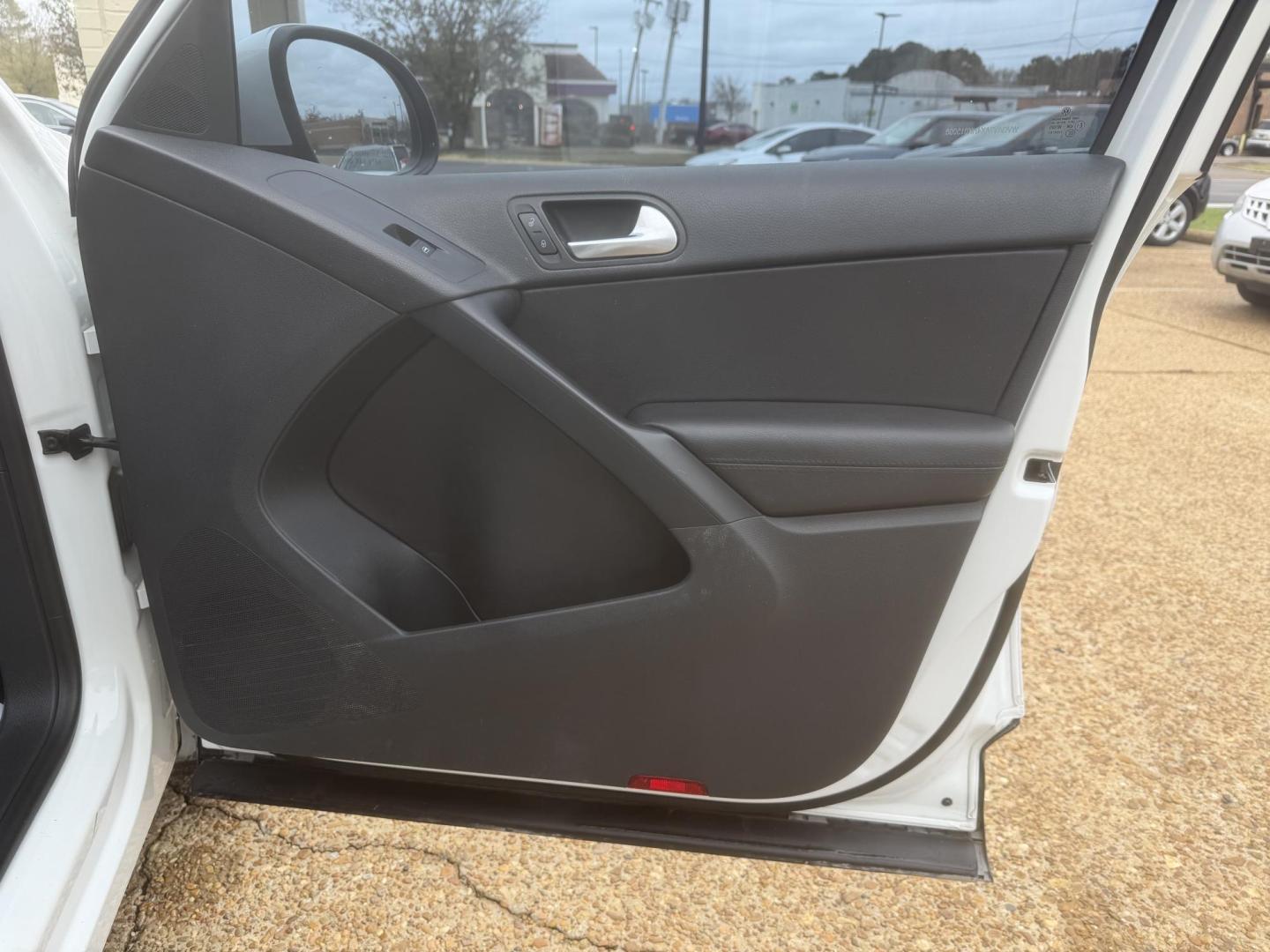 2017 WHITE VOLKSWAGEN TIGUAN S (WVGAV7AX4HK) , located at 922 W. Beacon St., Philadelphia, MS, 39350, (601) 650-3675, 32.770447, -89.127151 - Photo#11