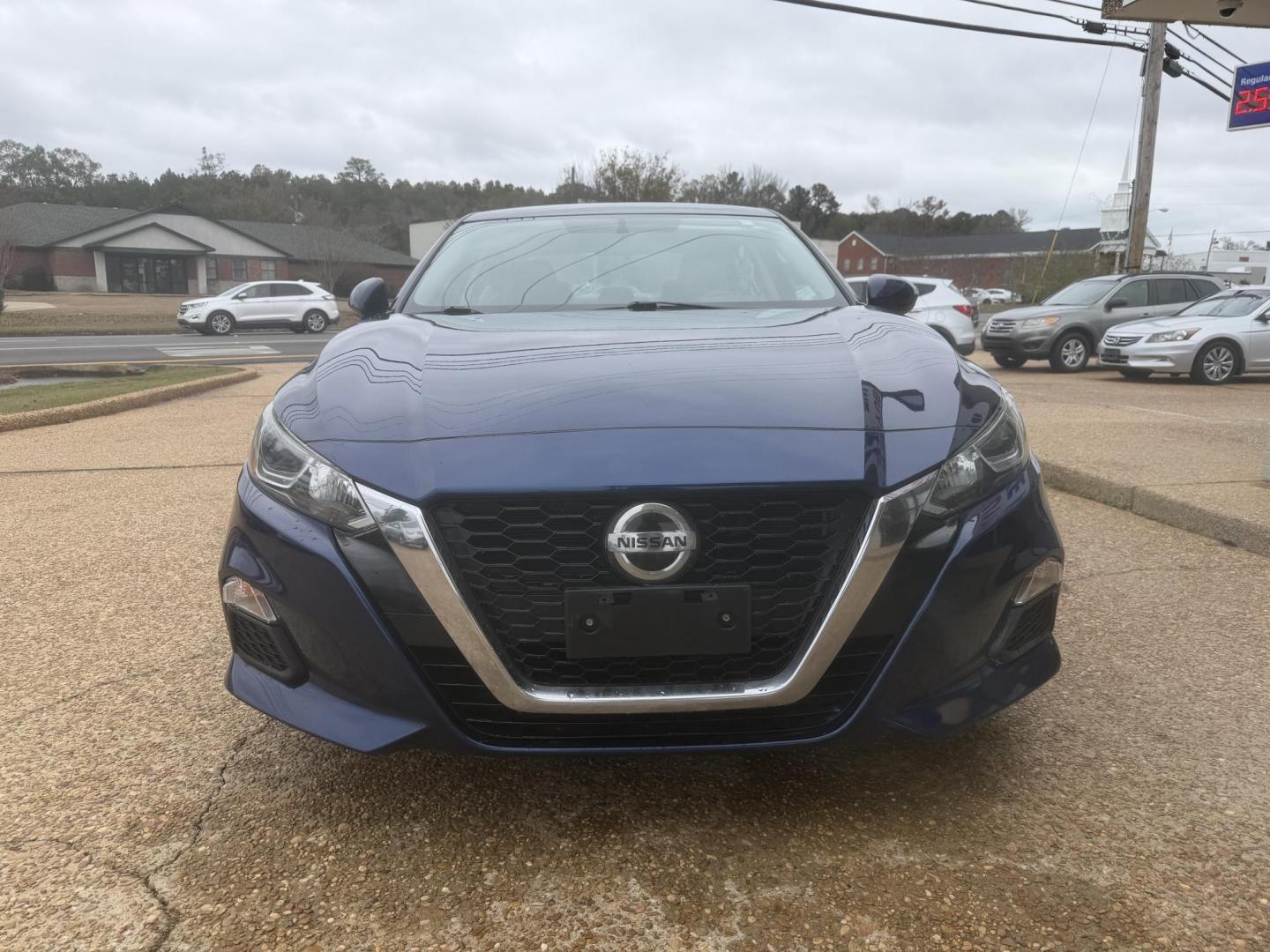 2020 BLUE NISSAN ALTIMA 2.5 S (1N4BL4BV0LC) , located at 922 W. Beacon St., Philadelphia, MS, 39350, (601) 650-3675, 32.770447, -89.127151 - Photo#1
